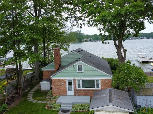 8691 Cooley Lake Rd, Commerce Township, MI 48382