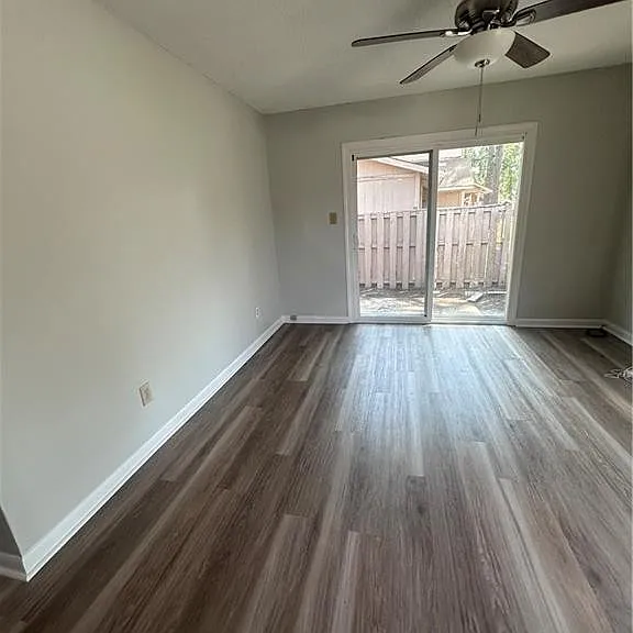 642 Mosswood Ln — Photo 2