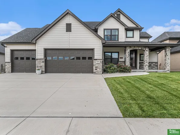 3319 Robyn Rdg, Fremont, NE 68025