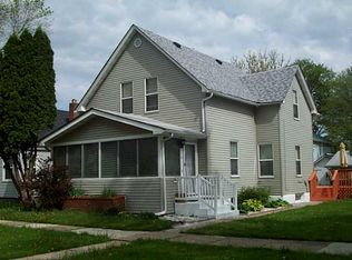 916 D Ave NW, Cedar Rapids, IA 52405