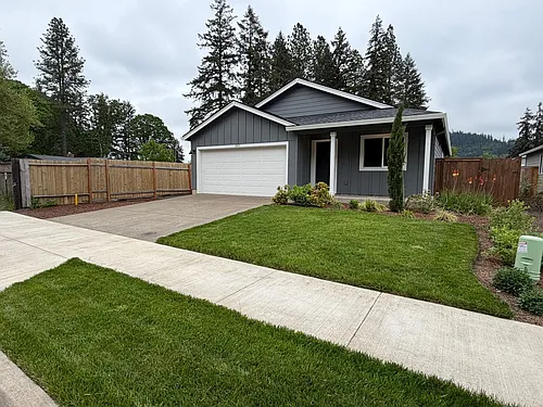 2051 Franklin St Photo 1