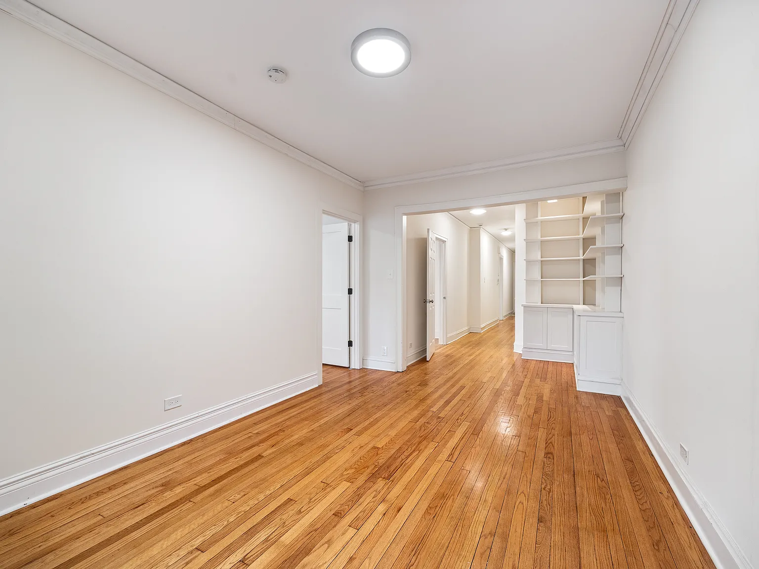 721 Foster St — Photo 2