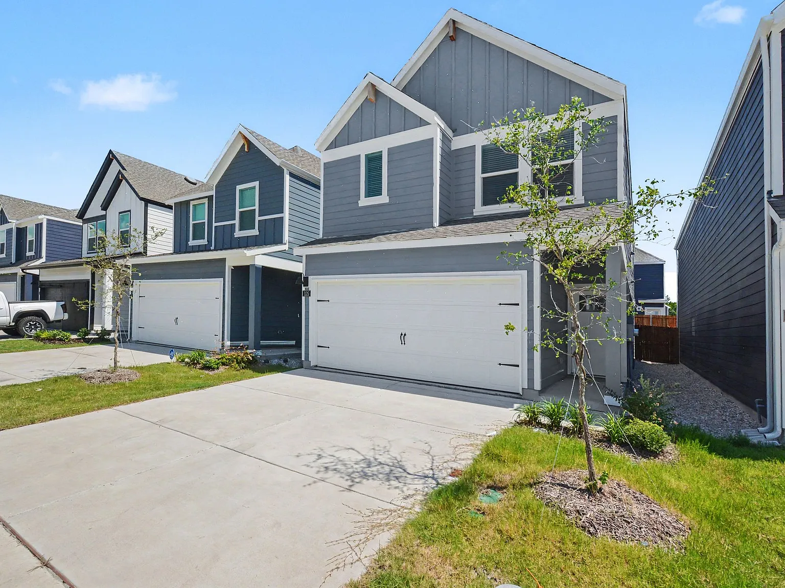 4 bed, 2054 sqft, $2,300 — Photo 3