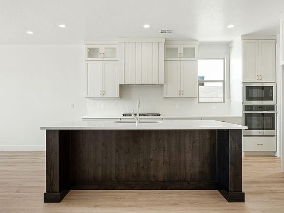 2nd image of 1635 N Daylight St #136