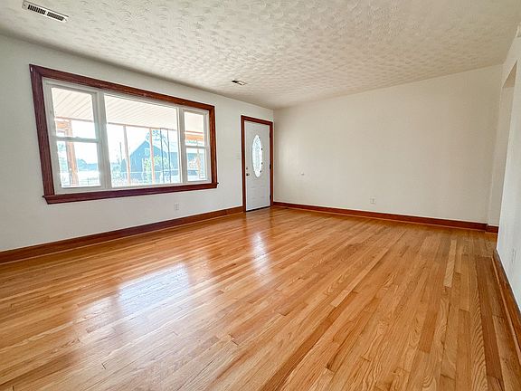 3rd image of 3508 Linnet Ln