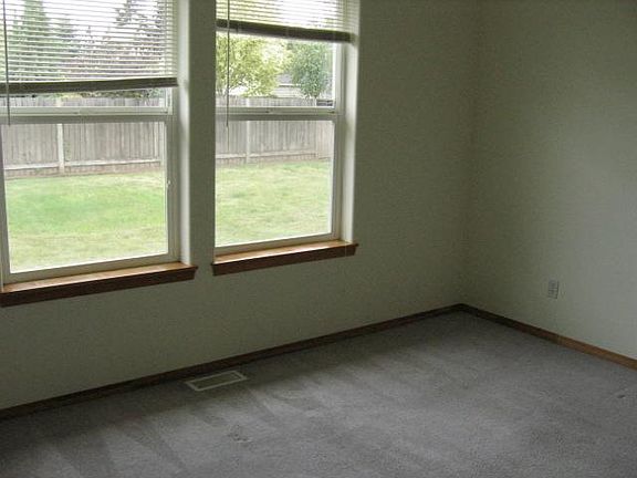 3rd image of 509 NE 136th Way