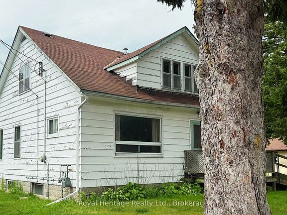4th image of 12 Dufferin St