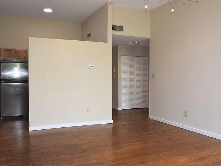 1500 River Mill Dr #305 — Photo 6