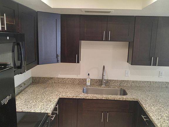3rd image of 948 E Diamond Dr