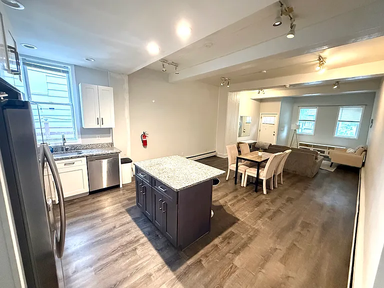 319 Cattell St #1 — Photo 4
