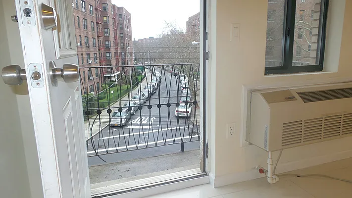 Rented by Metro Garden Realty NYC | media 24