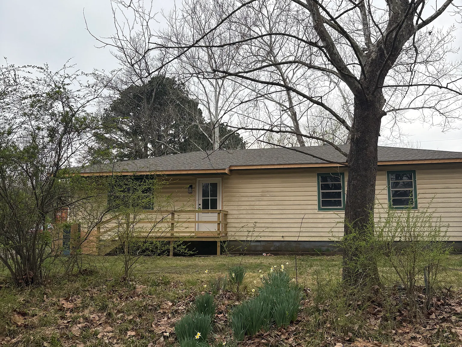 3 bed, 1.5 bath, 1456 sqft, $1,375 — Photo 1
