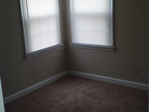 3rd image of 2527 Custer Ave