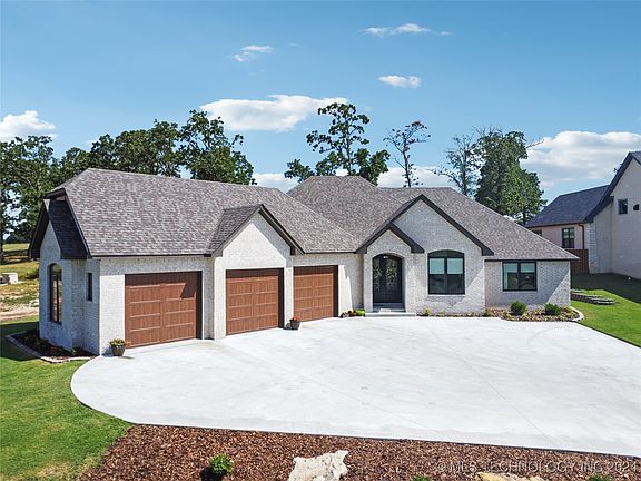 2nd image of 732 W Northlake Dr