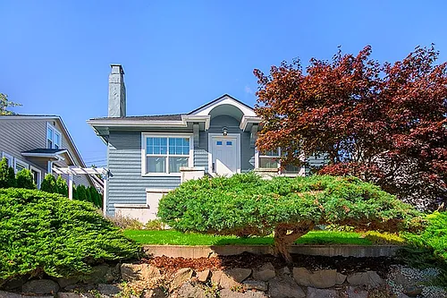 5615 11th Ave NE Photo 1