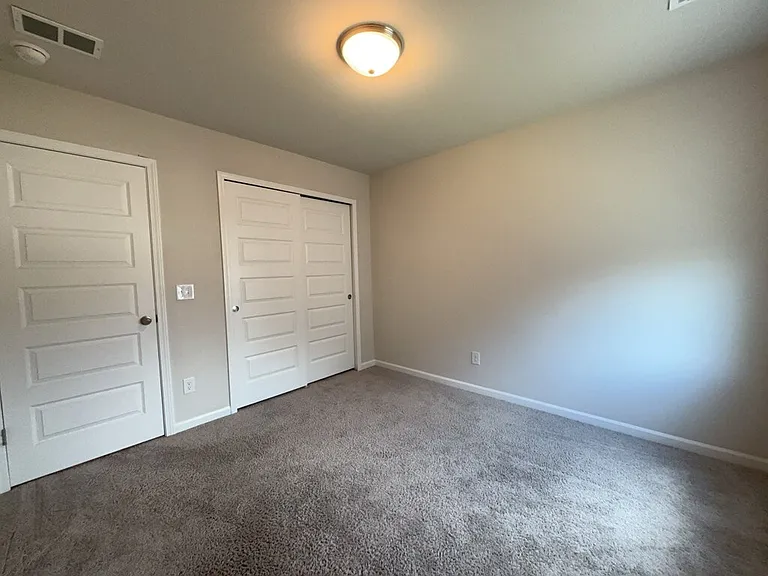 445 Navona Dr — Photo 35