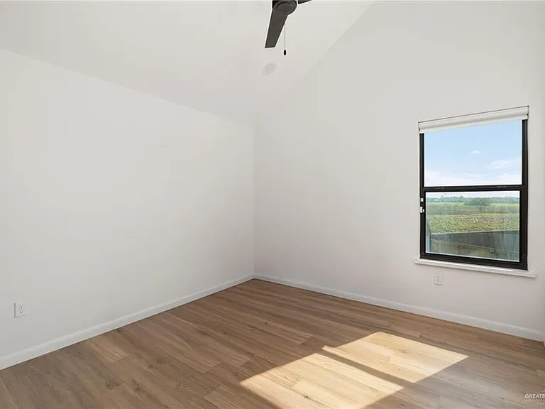 1912 Silverton Cir — Photo 19