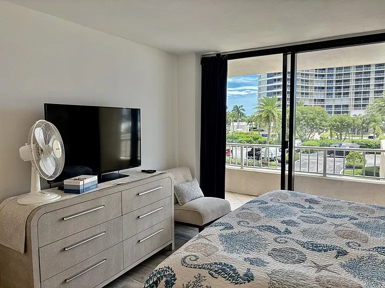 380 Seaview Ct #207 — Photo 11