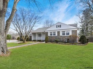 2366 Saint Joseph Dr, Niskayuna, NY 12309