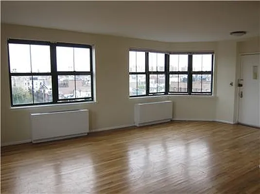 Sold by R New York | media 2
