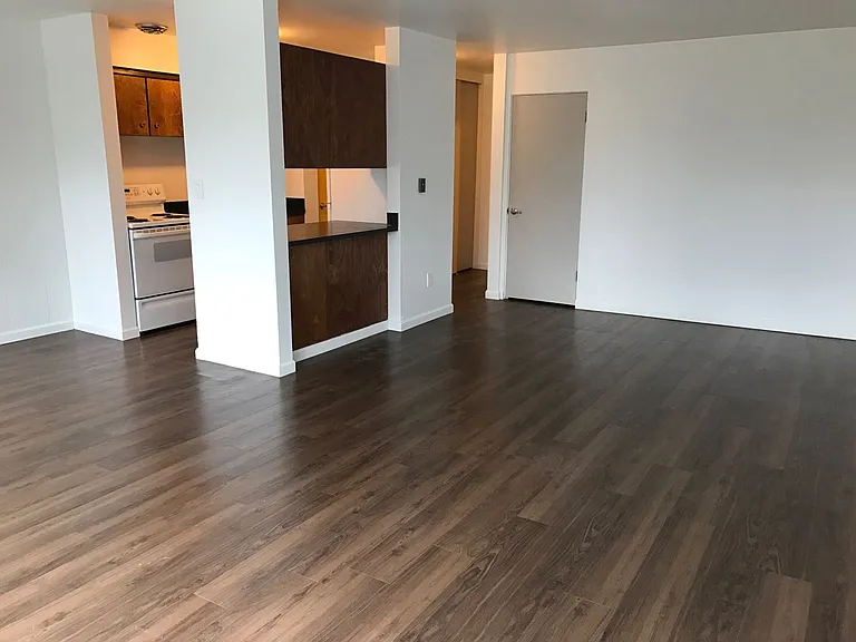 Bayview Apartments — Photo 40