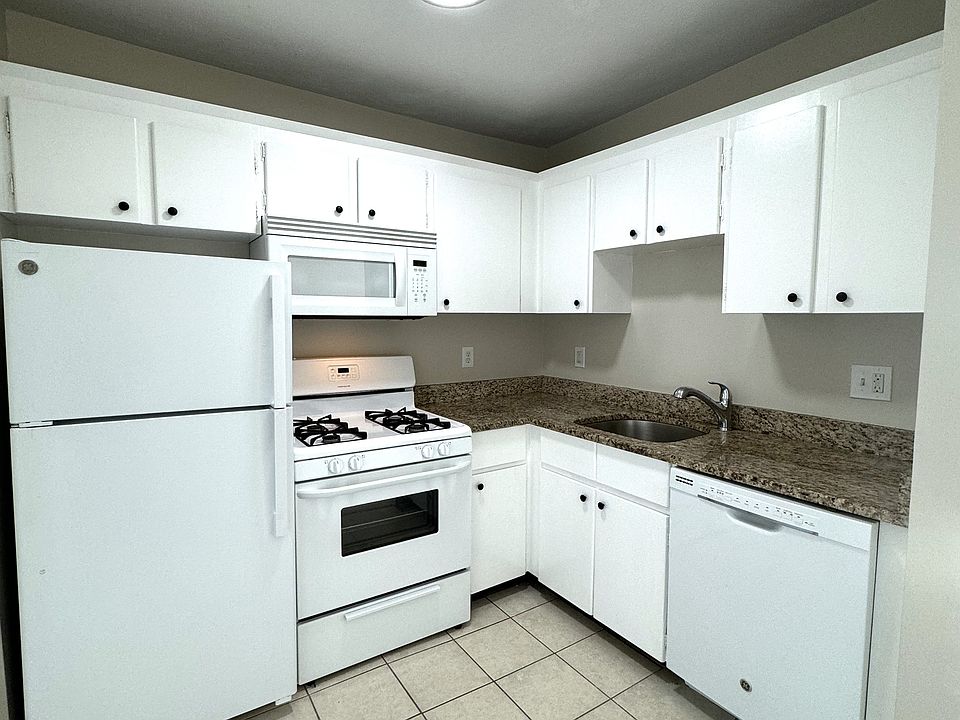 1st image of 220 Quincy Ave APT 3