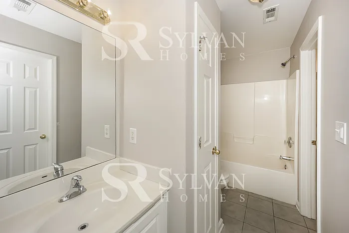 7840 The Lakes Dr — Photo 14