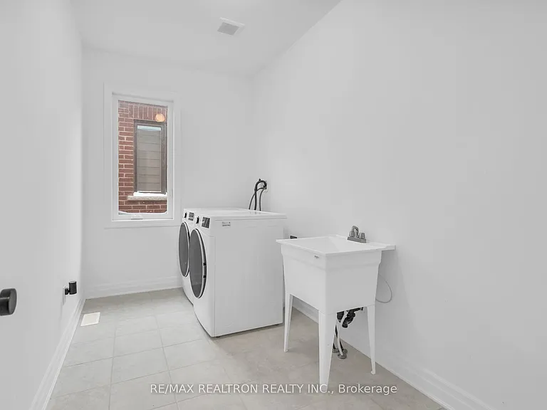 669 Newlove St — Photo 44