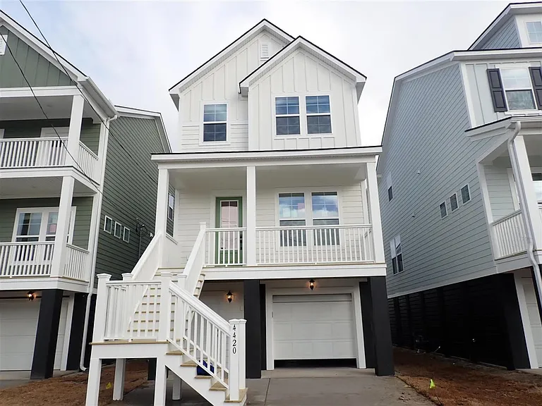 4420 Oakwood Ave — Photo 1