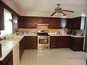 3rd image of 313 Charlton Dr