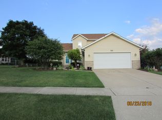 713 O'Toole Dr, Minooka, IL 60447