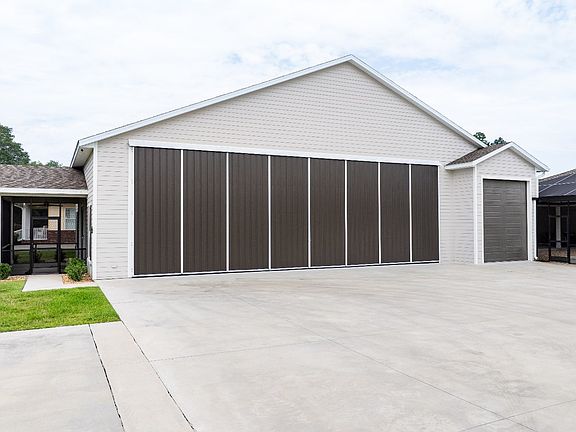 5th image of 381 SW Brothers Ln