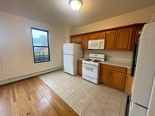 Rented by Metropolis International Realty Inc. | media 1