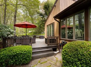 6 Circle Dr, Shoreham, NY 11786