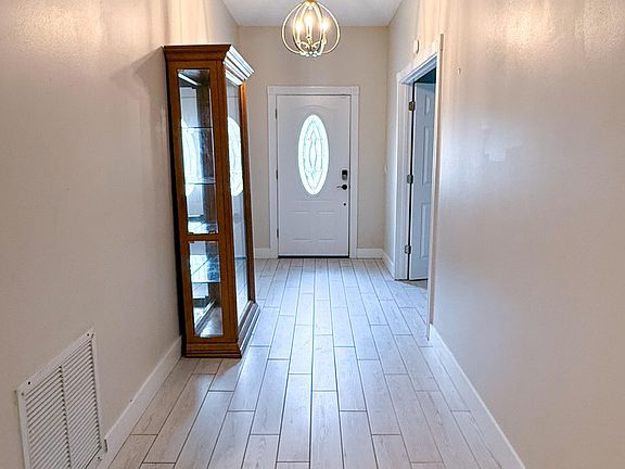 2nd image of 877 Villa Dr
