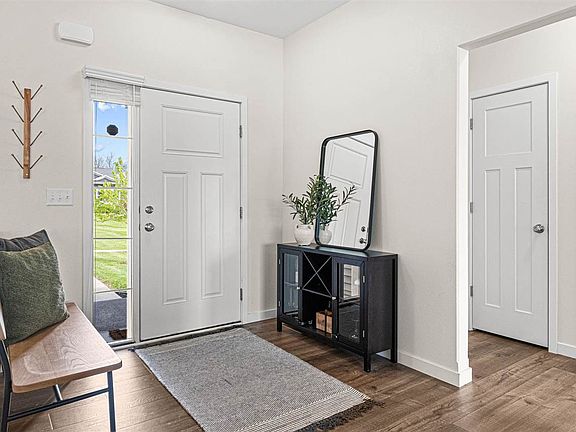 4th image of 575 Fawn Ave
