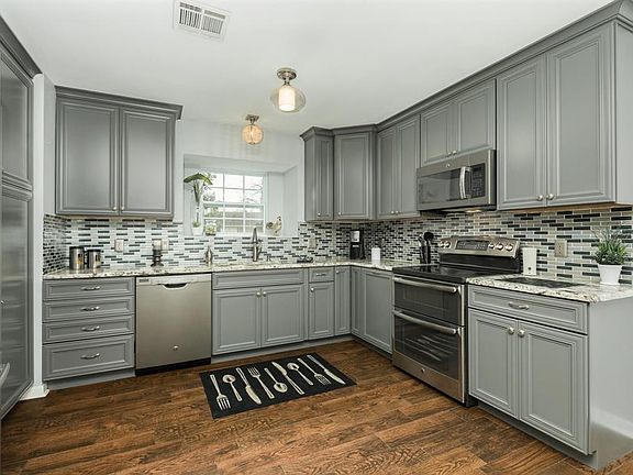 4th image of 1821 Meadowview Dr