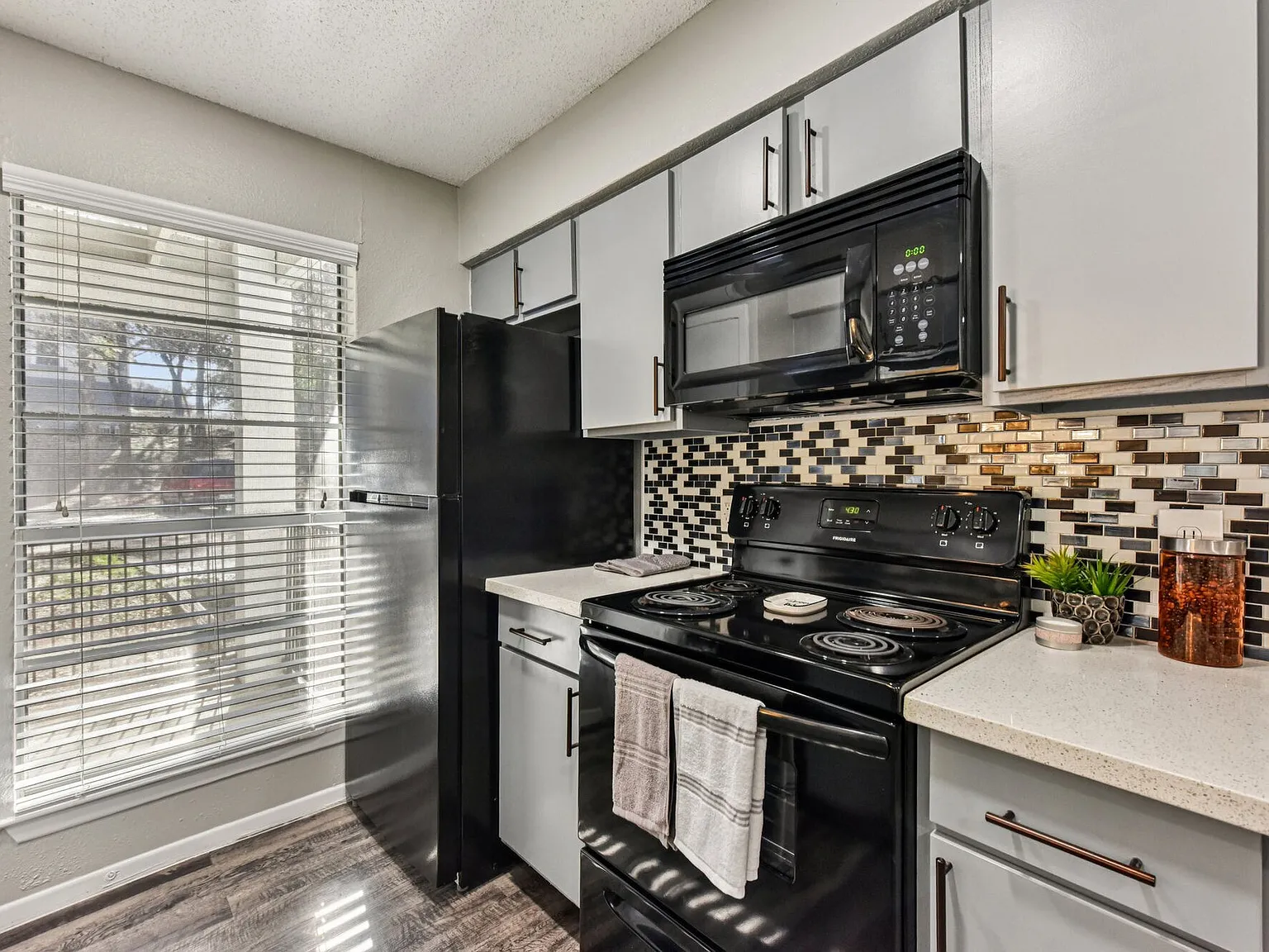 Treehouse Apartments — Photo 4