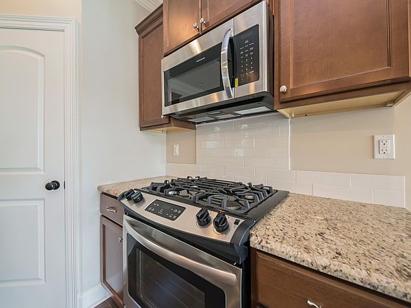 4th image of 225 Harbor Bend Blvd