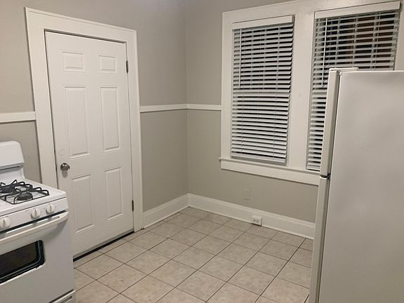 3rd image of 726 E Lime St #2