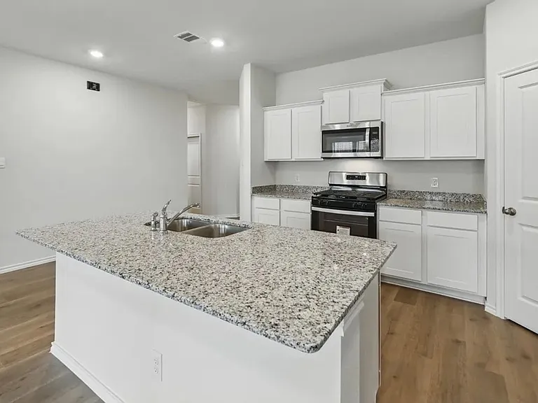 505 Lansdowne Dr — Photo 7
