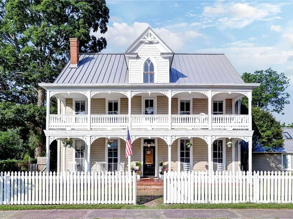 826 Lee St, West Point, VA 23181