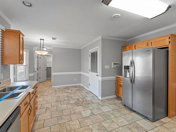 3rd image of 8710 Meadow Green Dr