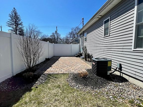 5th image of 37 Harrison Ave