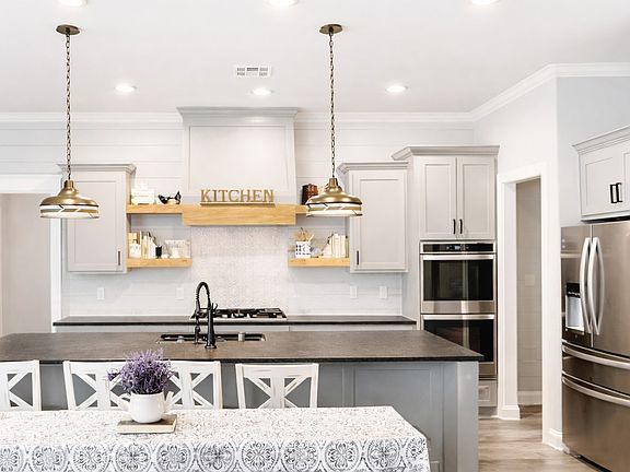 2nd image of 224 Fox Run Ln