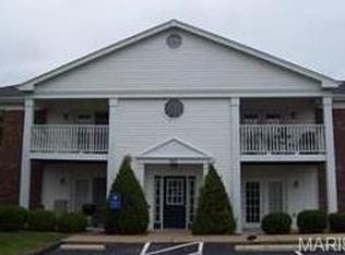 905 Hanna Place Ct APT B, Ballwin, MO 63021