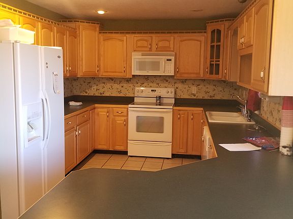 5th image of 304 N Poplar St