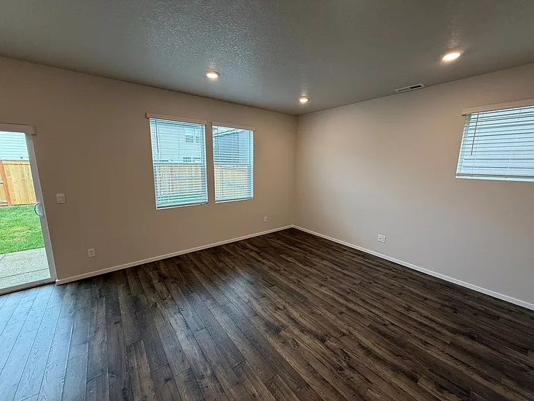 4833 Thyme Ave NE — Photo 3