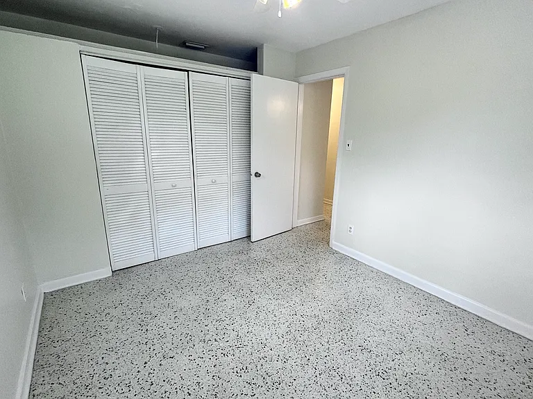 218 Seville Rd — Photo 12