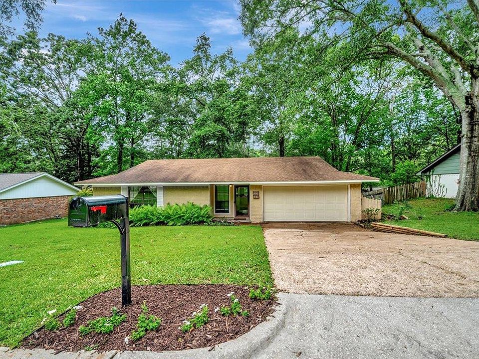 1st image of 3913 Red Oak Dr